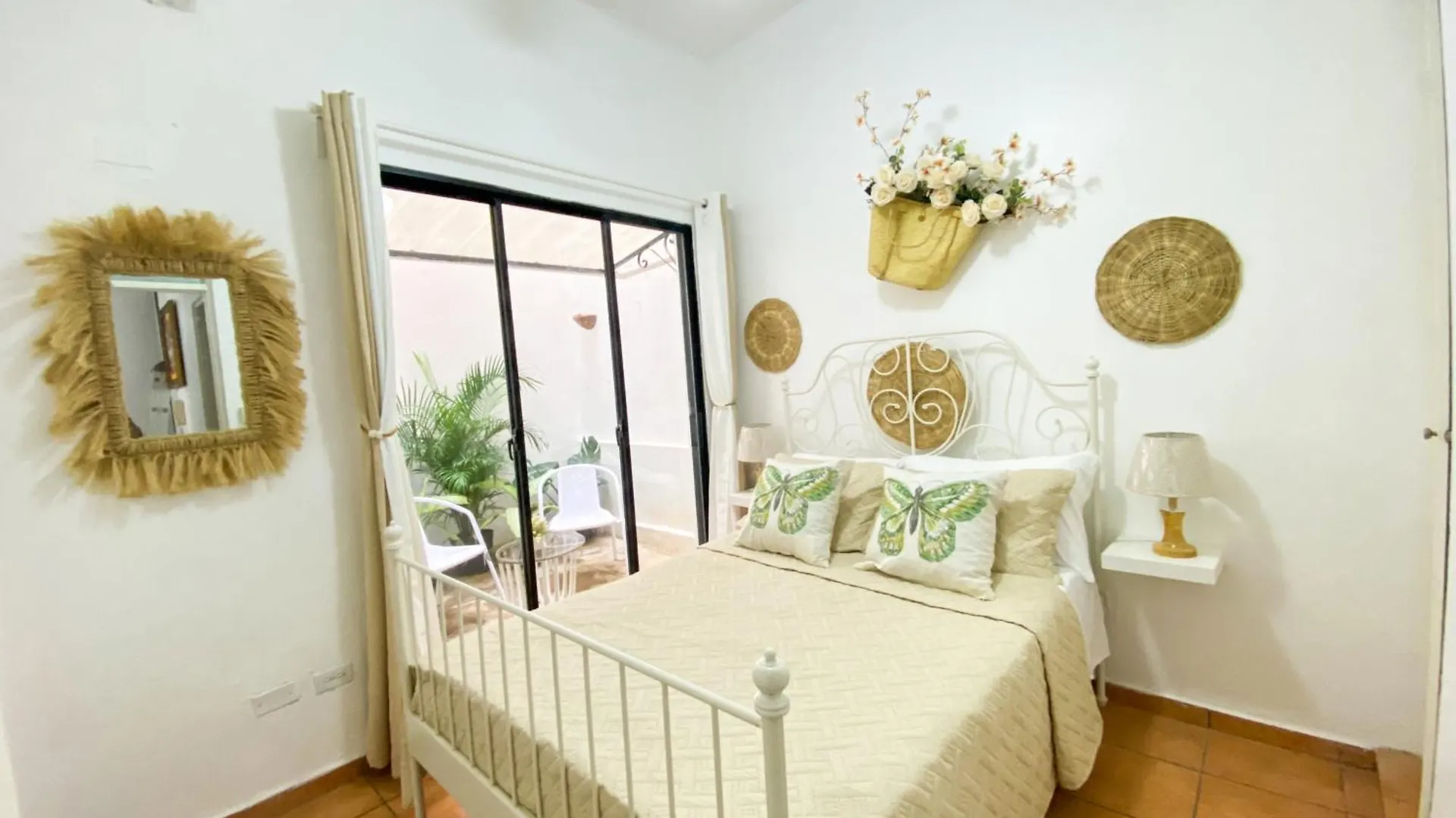 Kontakt z Zona Colonial 2 Habitaciones+Wifi+Balcon Apartamento Completo